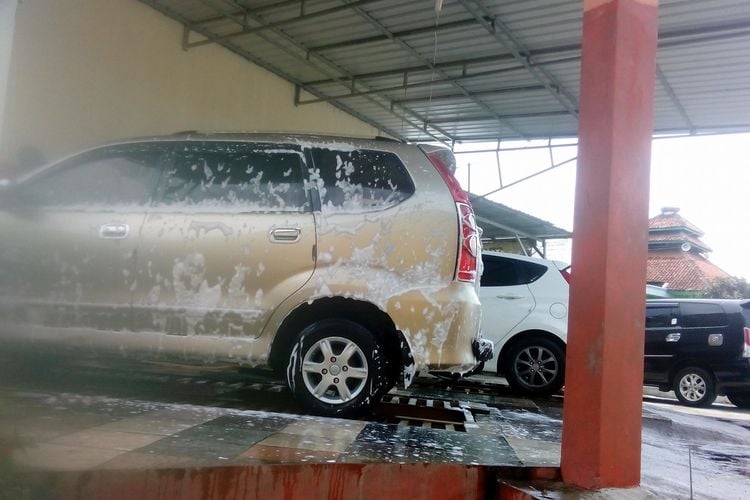 Mobil Kinclong, Hati Tenang: Cuci Mobil & Motor Lancar Jaya di Cilacap